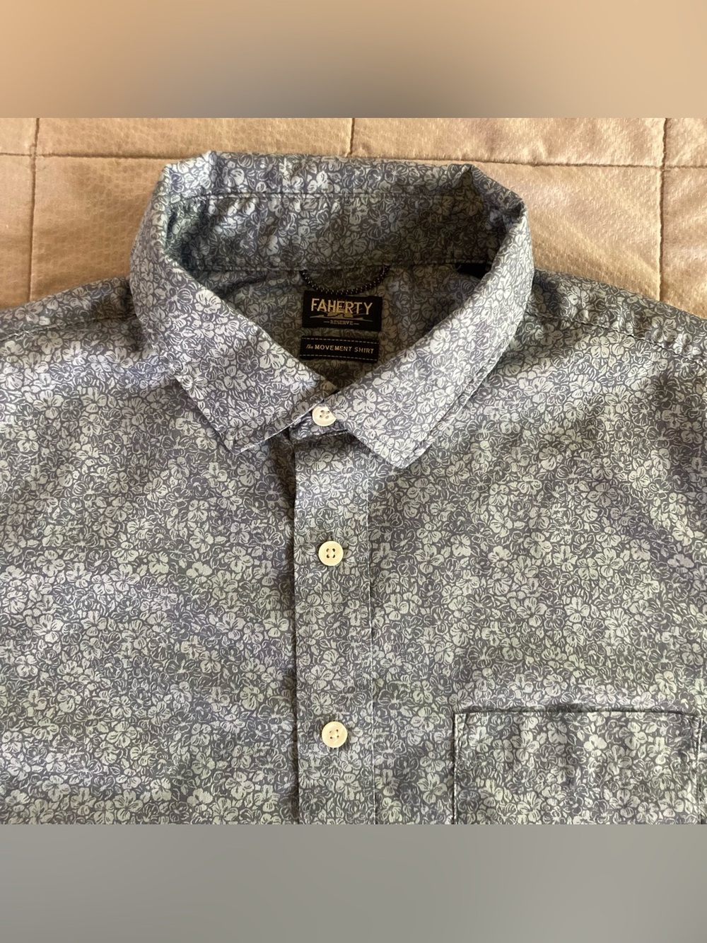Faherty The Movement Short Sleeve Button Up Shirt Men’s Large Blue Floral Cotton